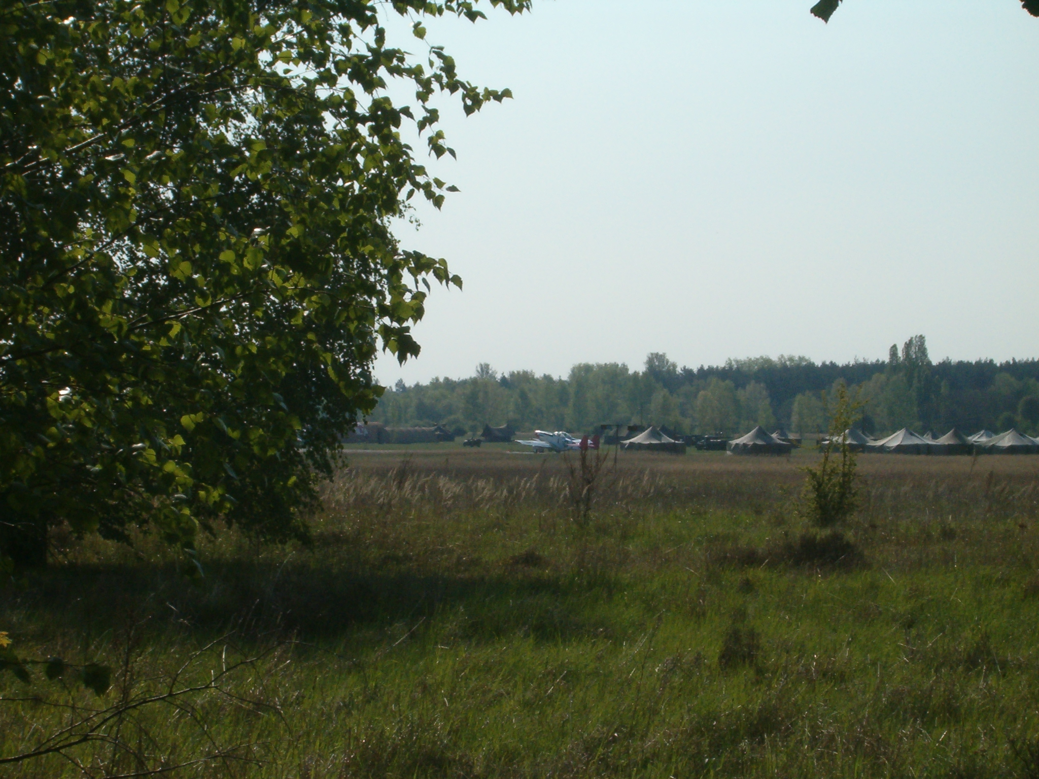 P51 Mustang RED TAIL na zemi
